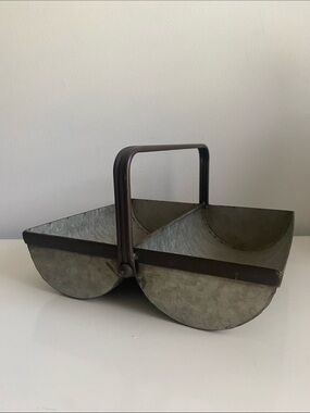Galvanized Metal Trough Caddy with Handle